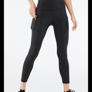 Fabletics Oasis High-Waisted Pocket 7/8 Leggings